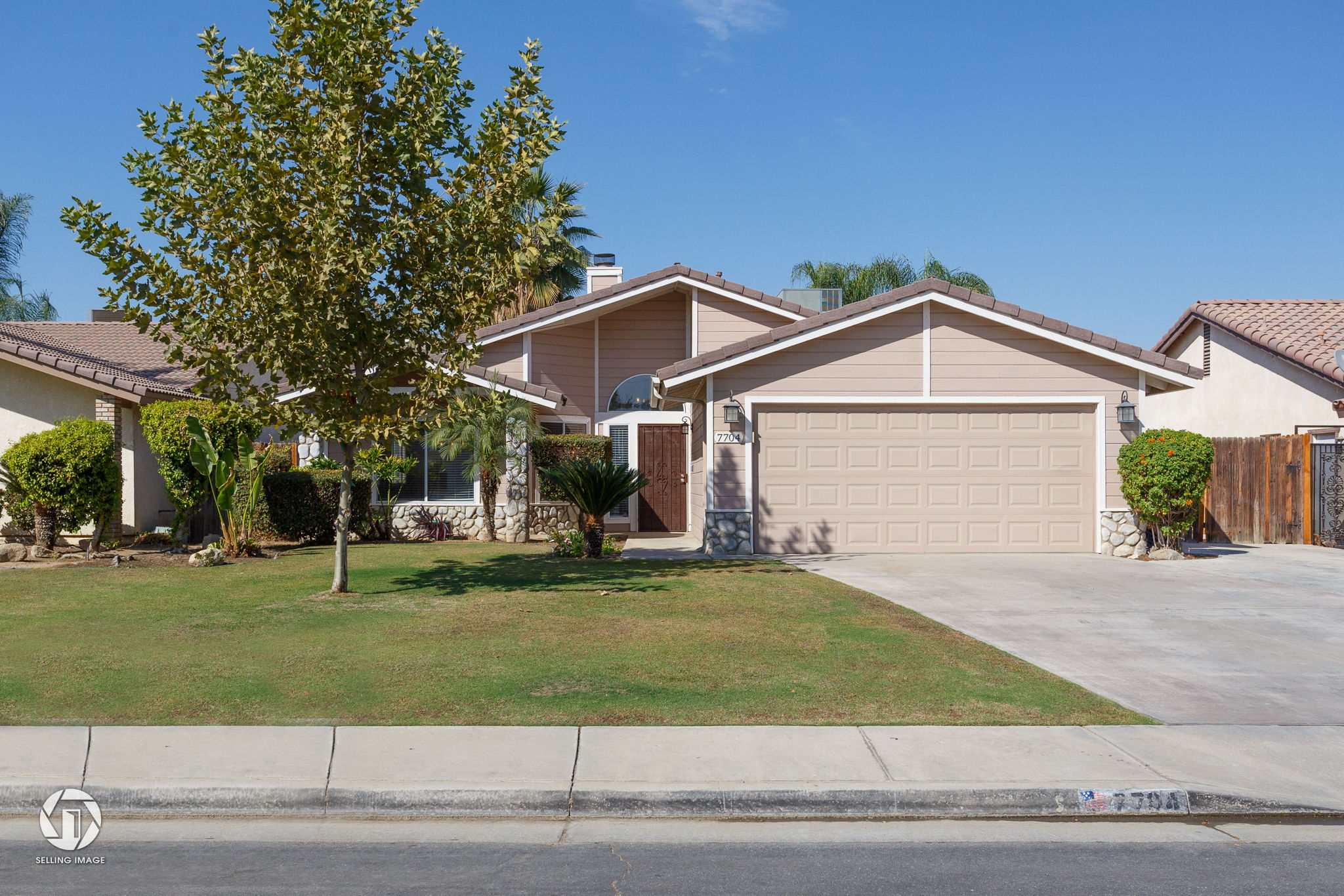 7704 Vaquero Ave Bakersfield CA 93308