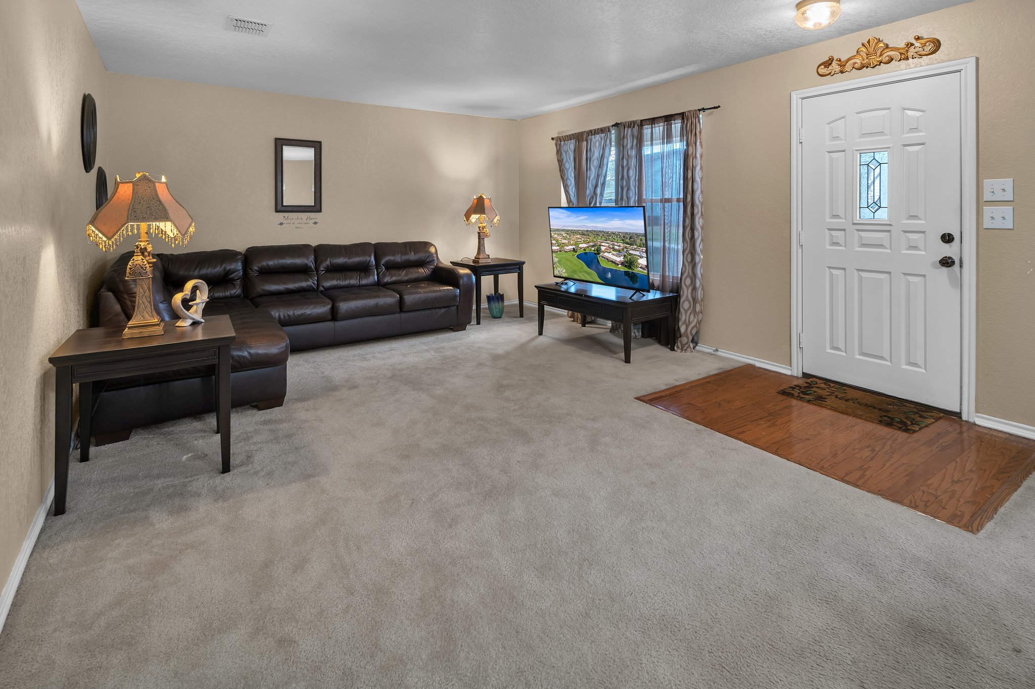 Living Room/Entry