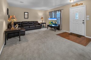 Living Room/Entry