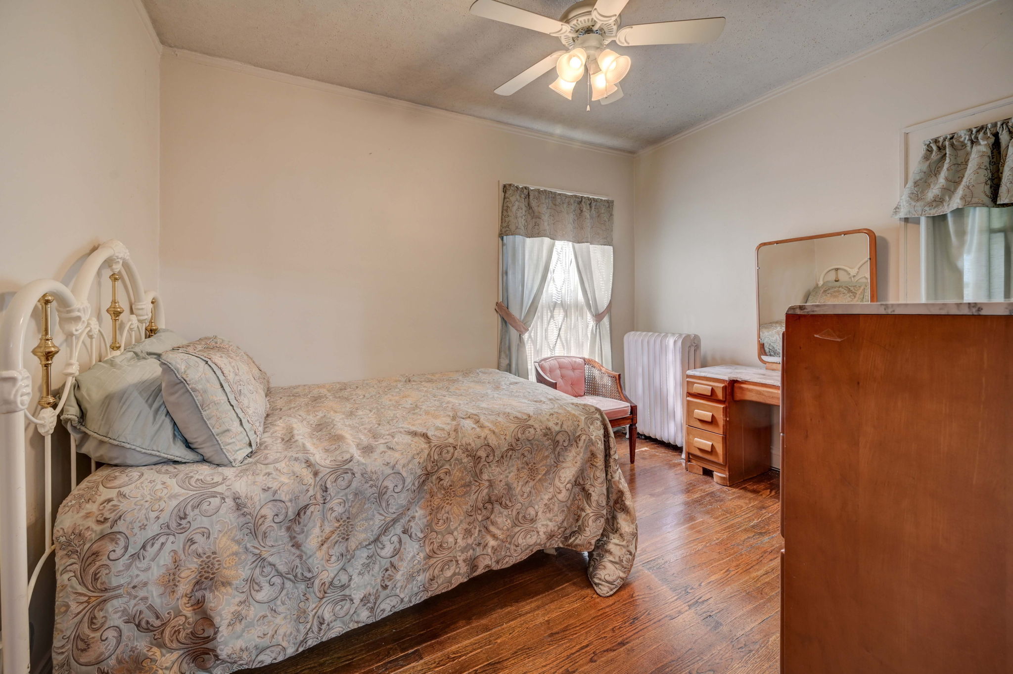 10 Second Bedroom