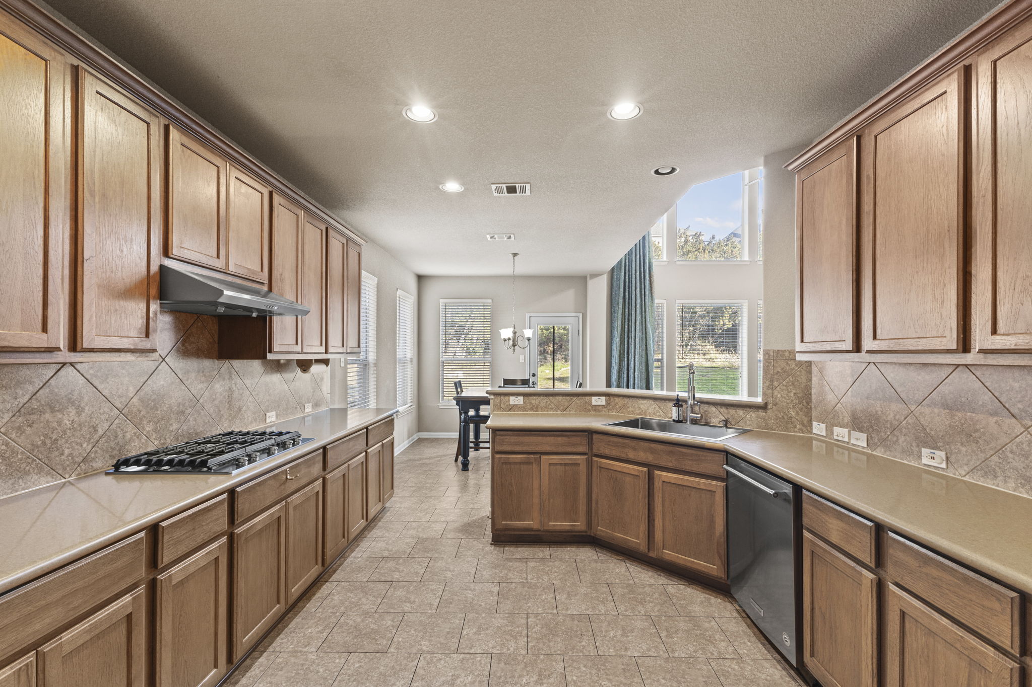 Kitchen/Breakfast Area