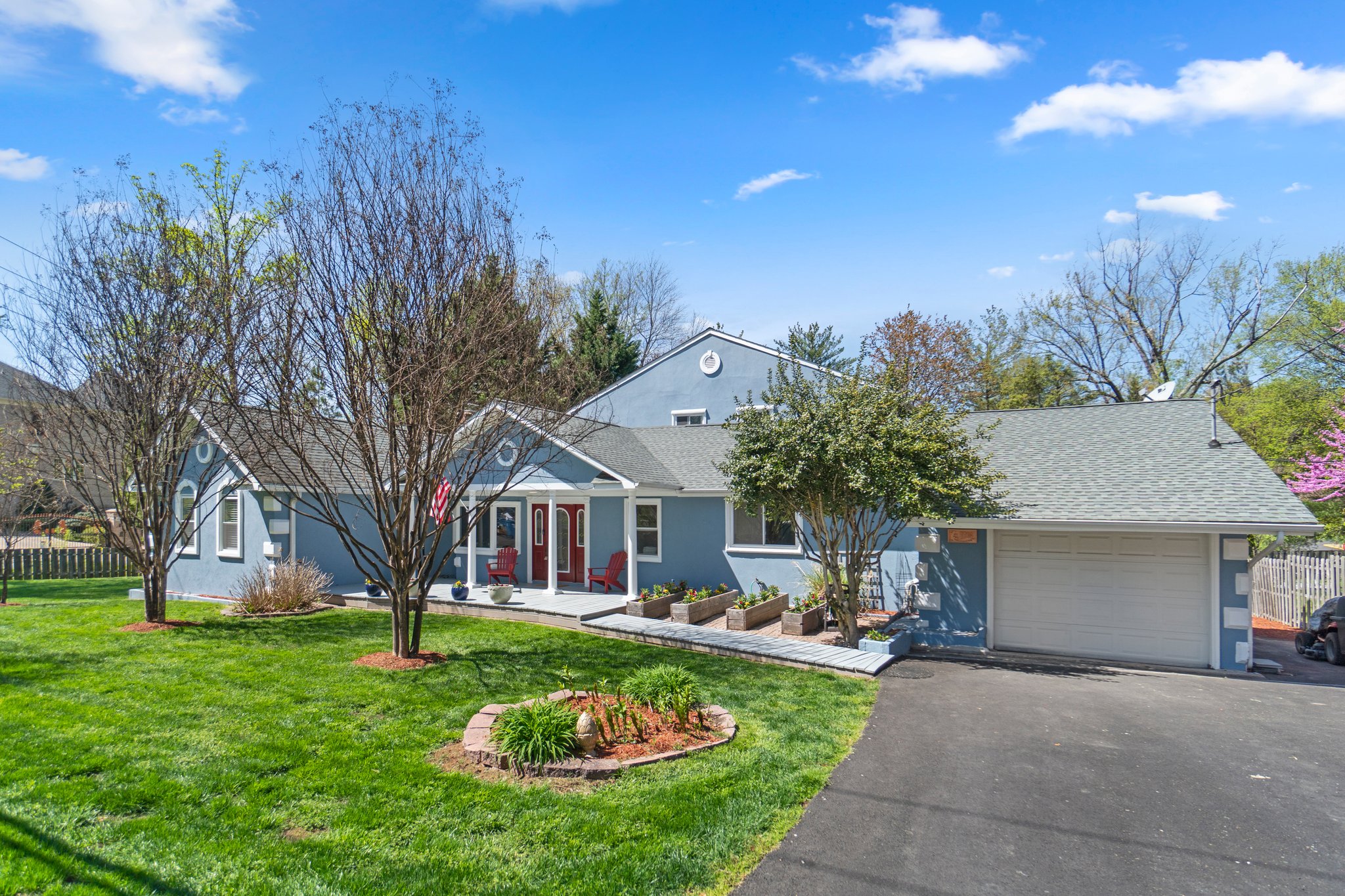 01. 7714 Thor Dr.jpg