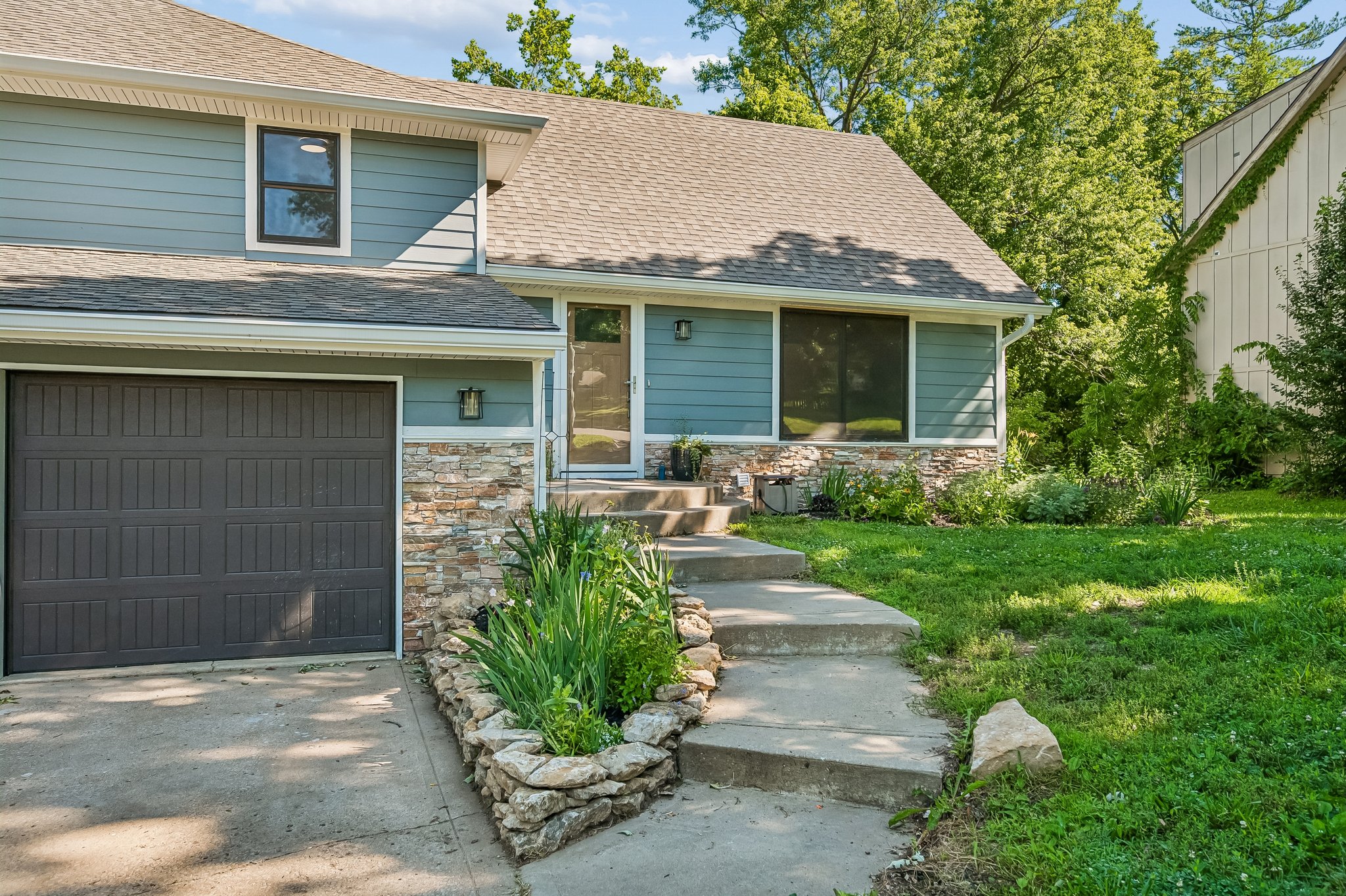 7716 NW 69th Terrace_002.jpg
