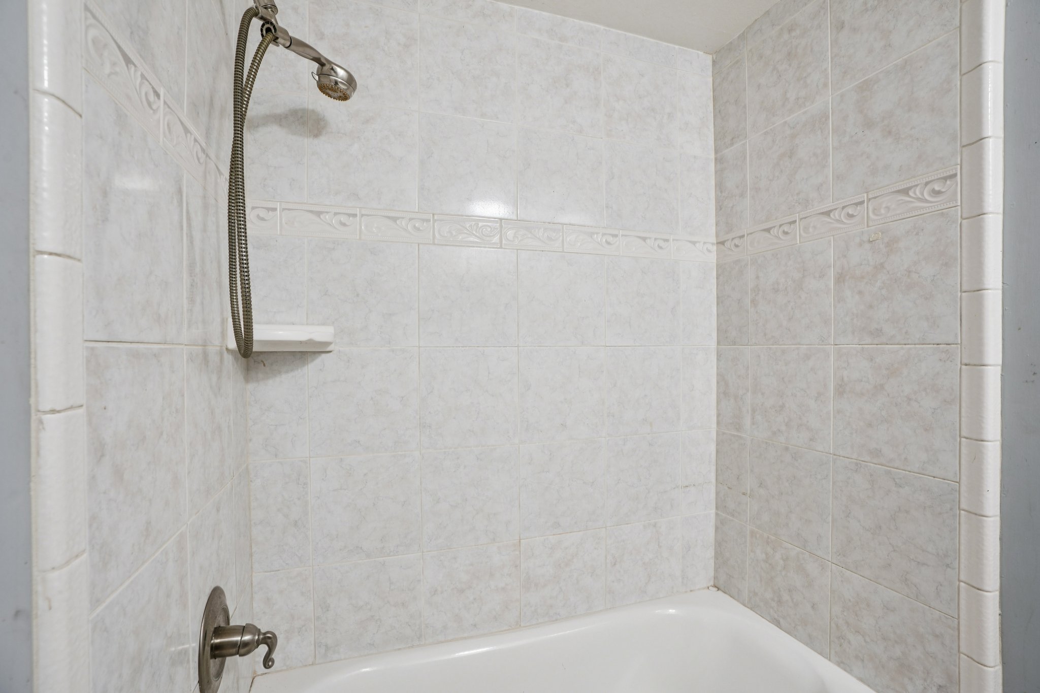 NE 54th St-S1112-029.jpg