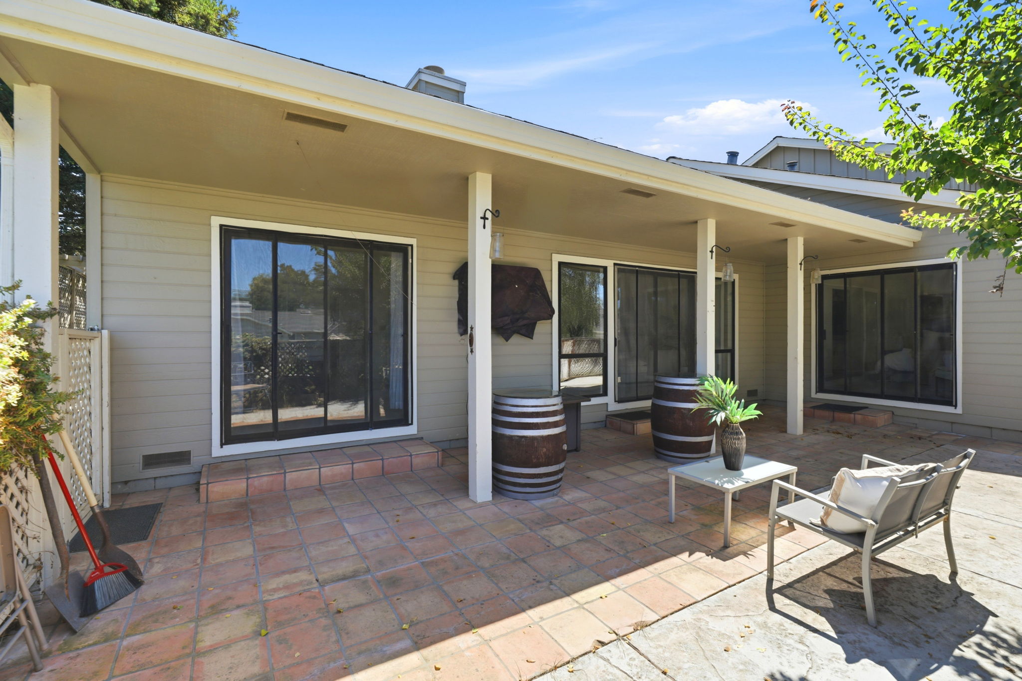 041_F8_772 Helen Dr