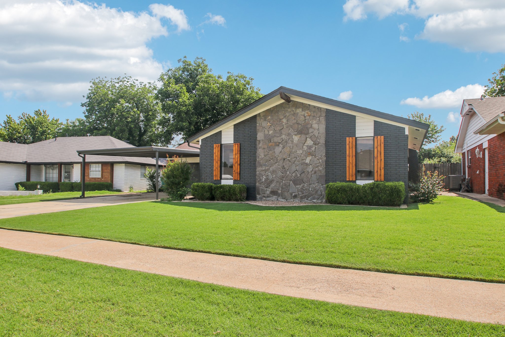 S Country Club Dr-2905-003.jpg