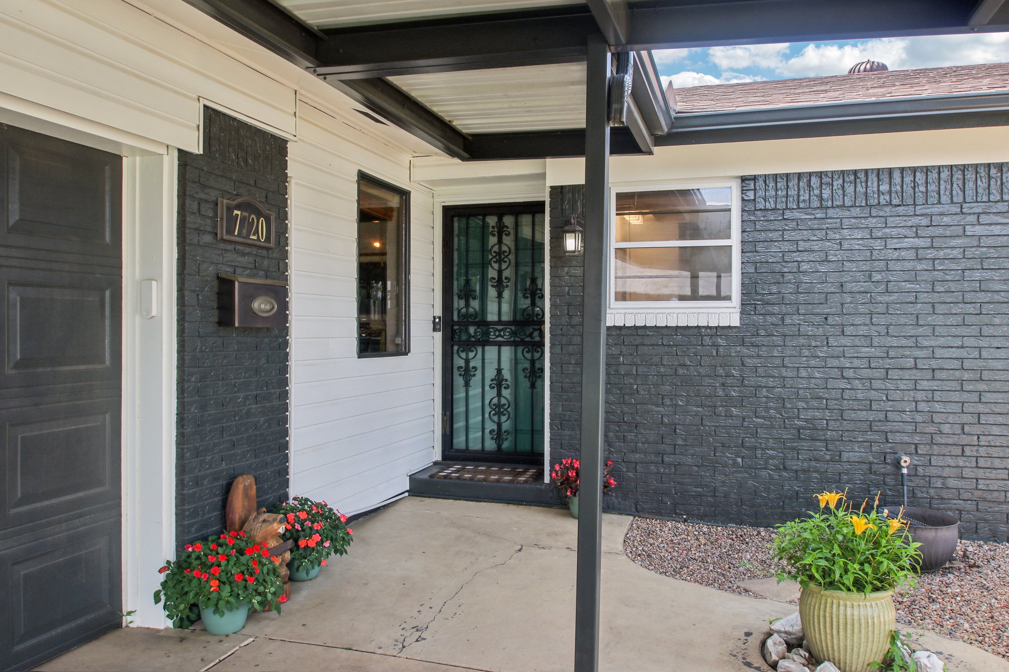 S Country Club Dr-2905-004.jpg