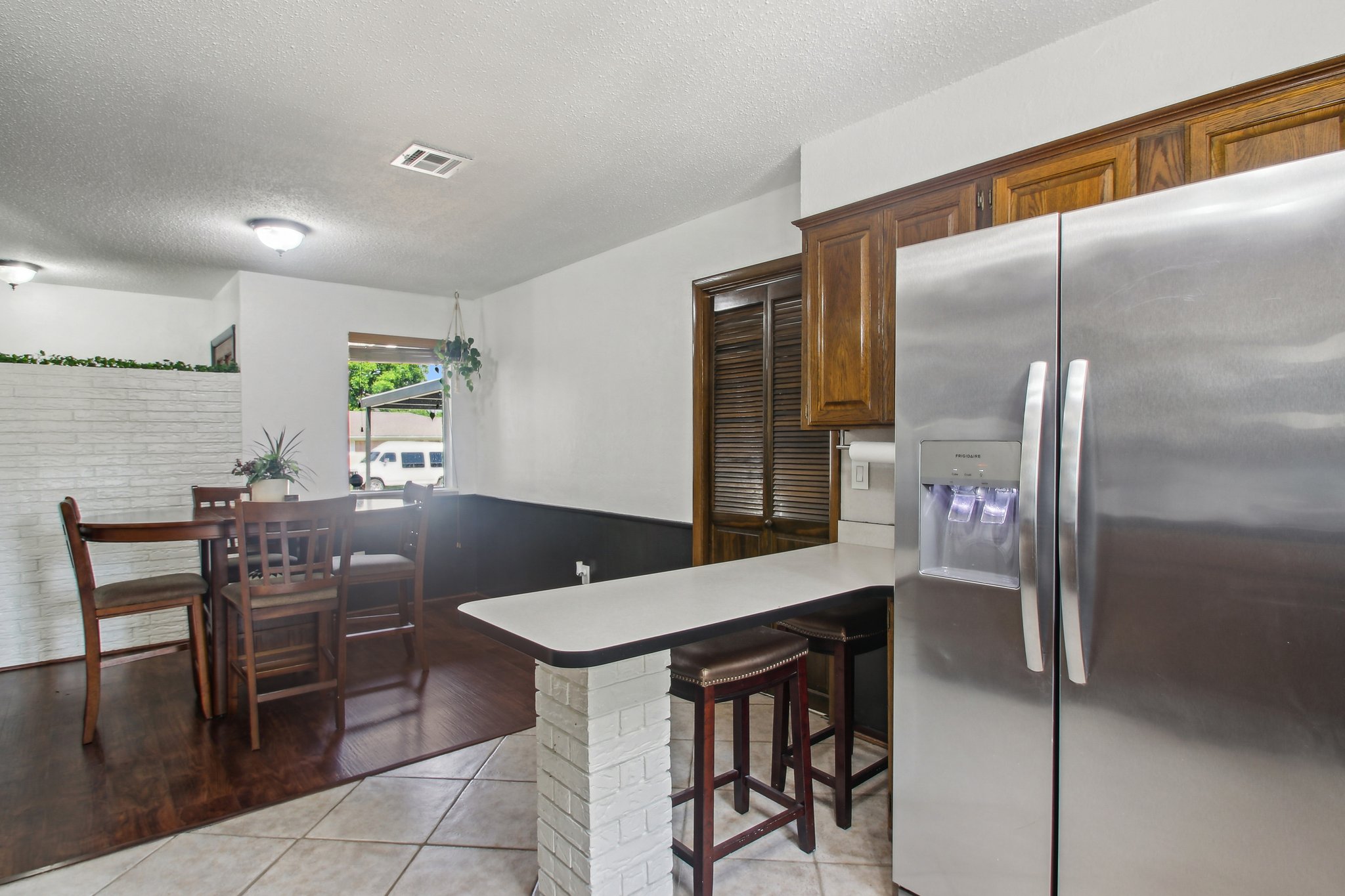 S Country Club Dr-2905-011.jpg