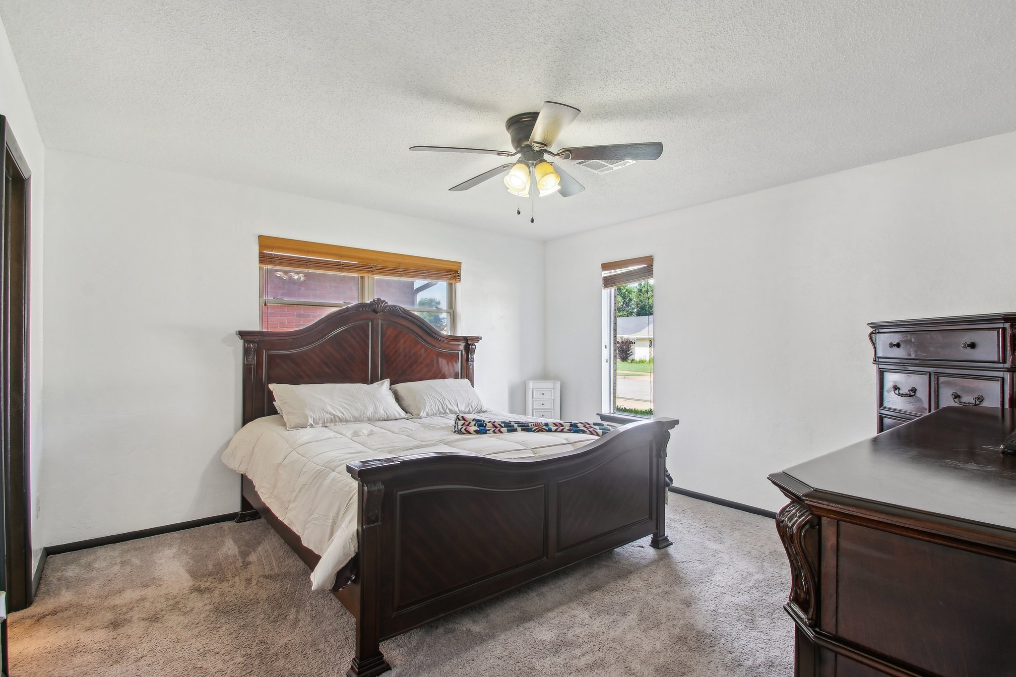 S Country Club Dr-2905-015.jpg
