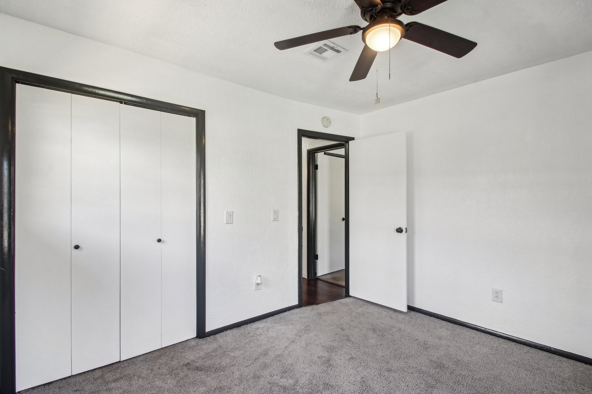 S Country Club Dr-2905-020.jpg