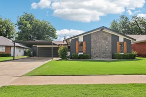 S Country Club Dr-2905-001.jpg