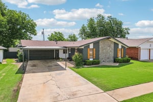 S Country Club Dr-2905-032.jpg