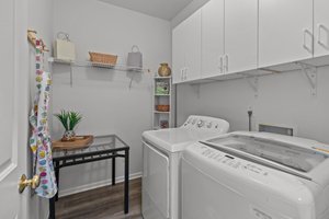 Laundry room w/cabinet storage