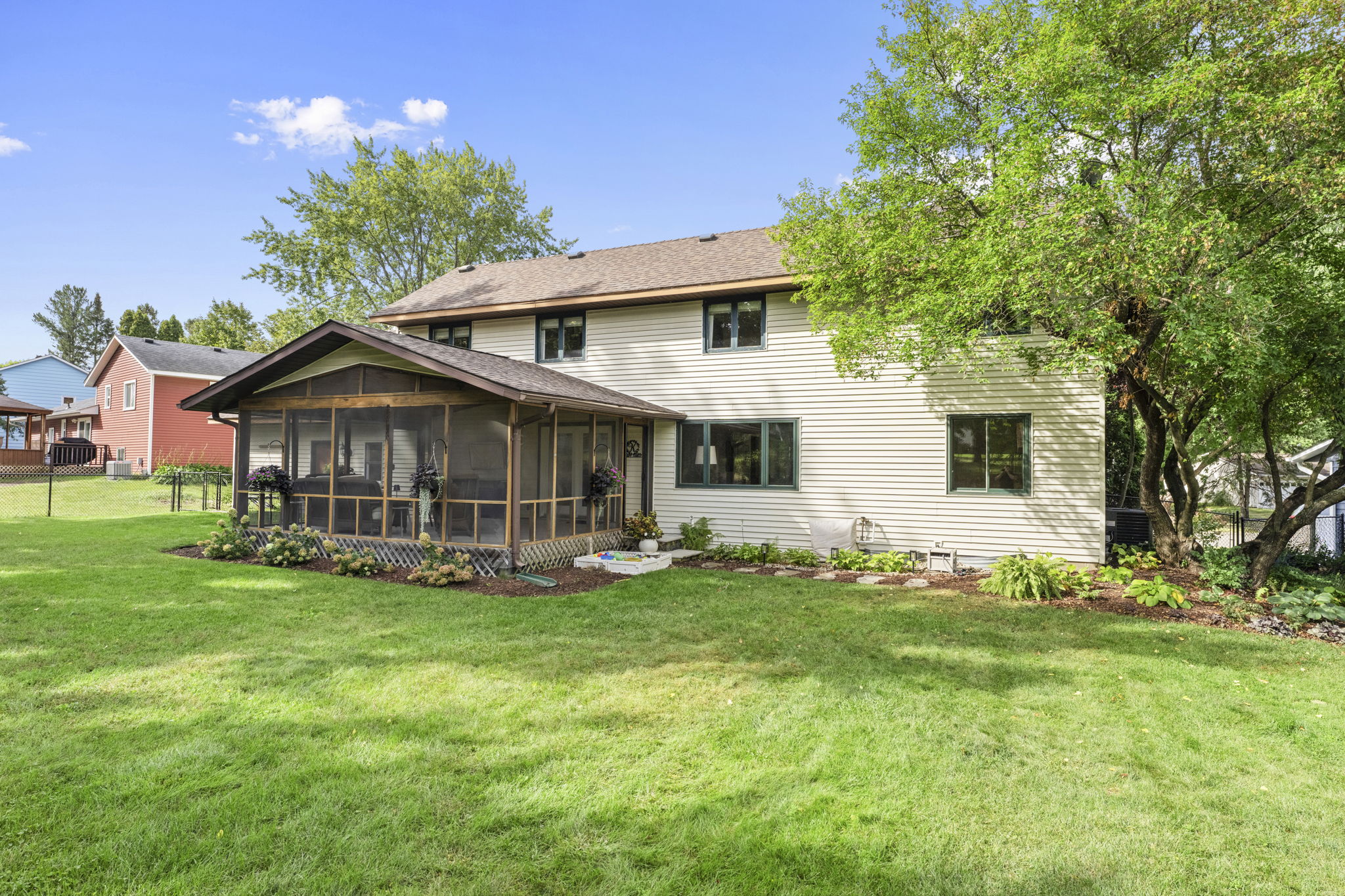  Photo 106