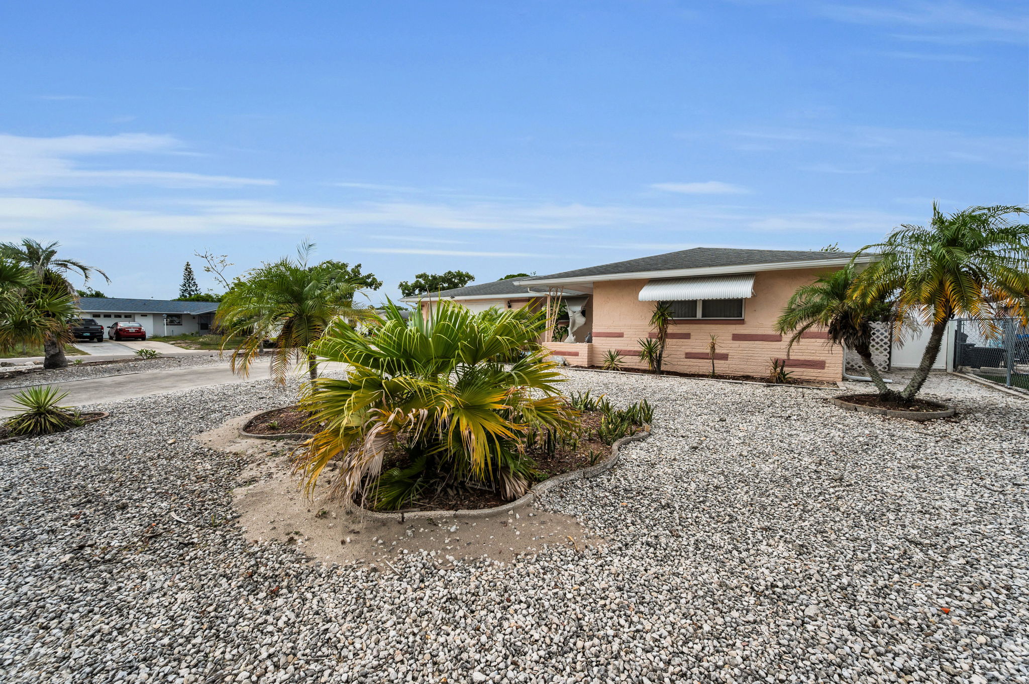 Front Exterior4