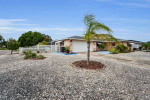 Front Exterior5