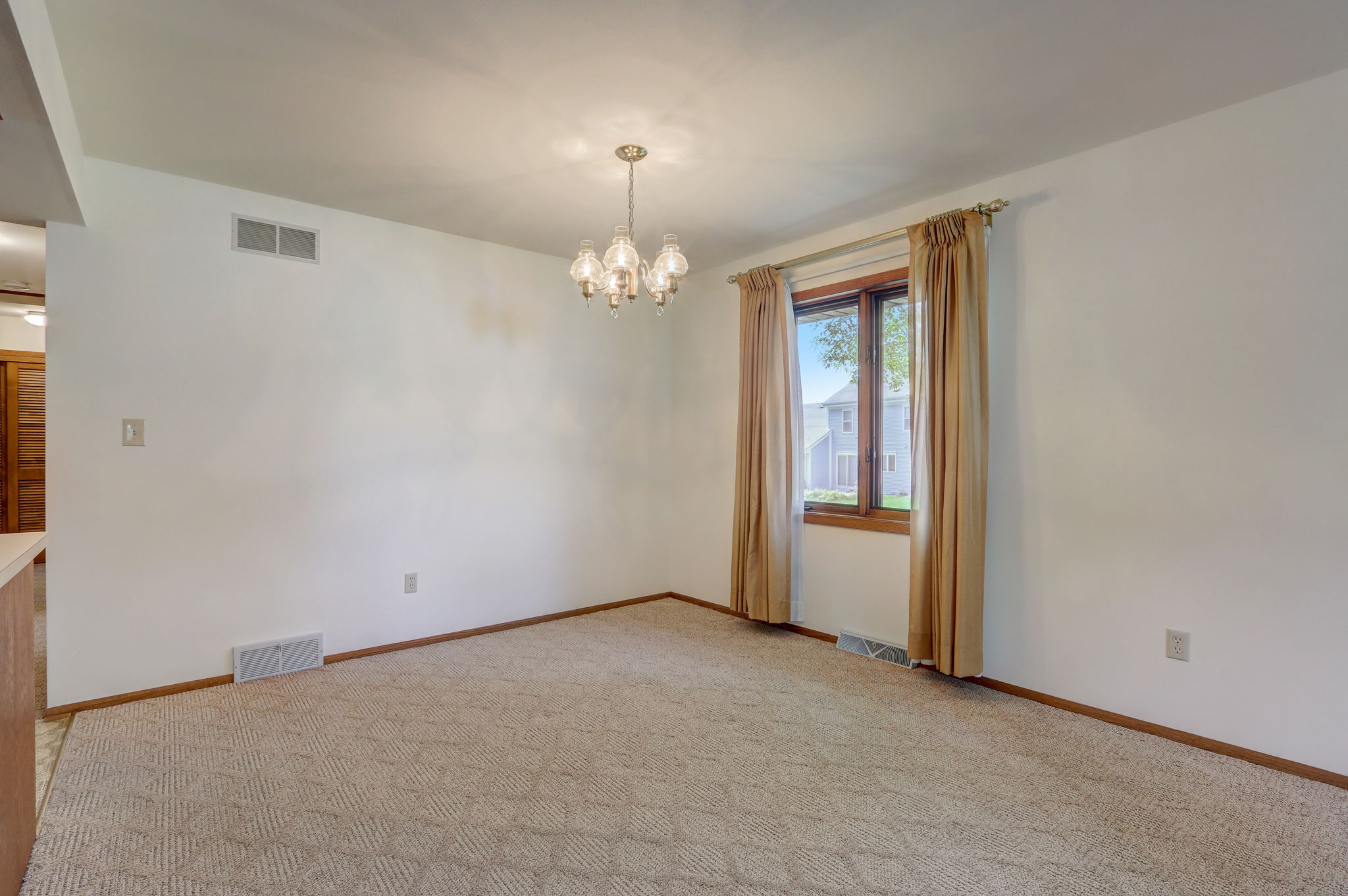 W Winston Way-013