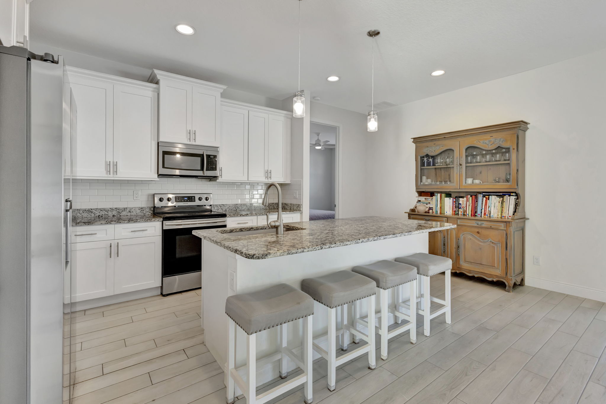 88 x 42 Granite Island