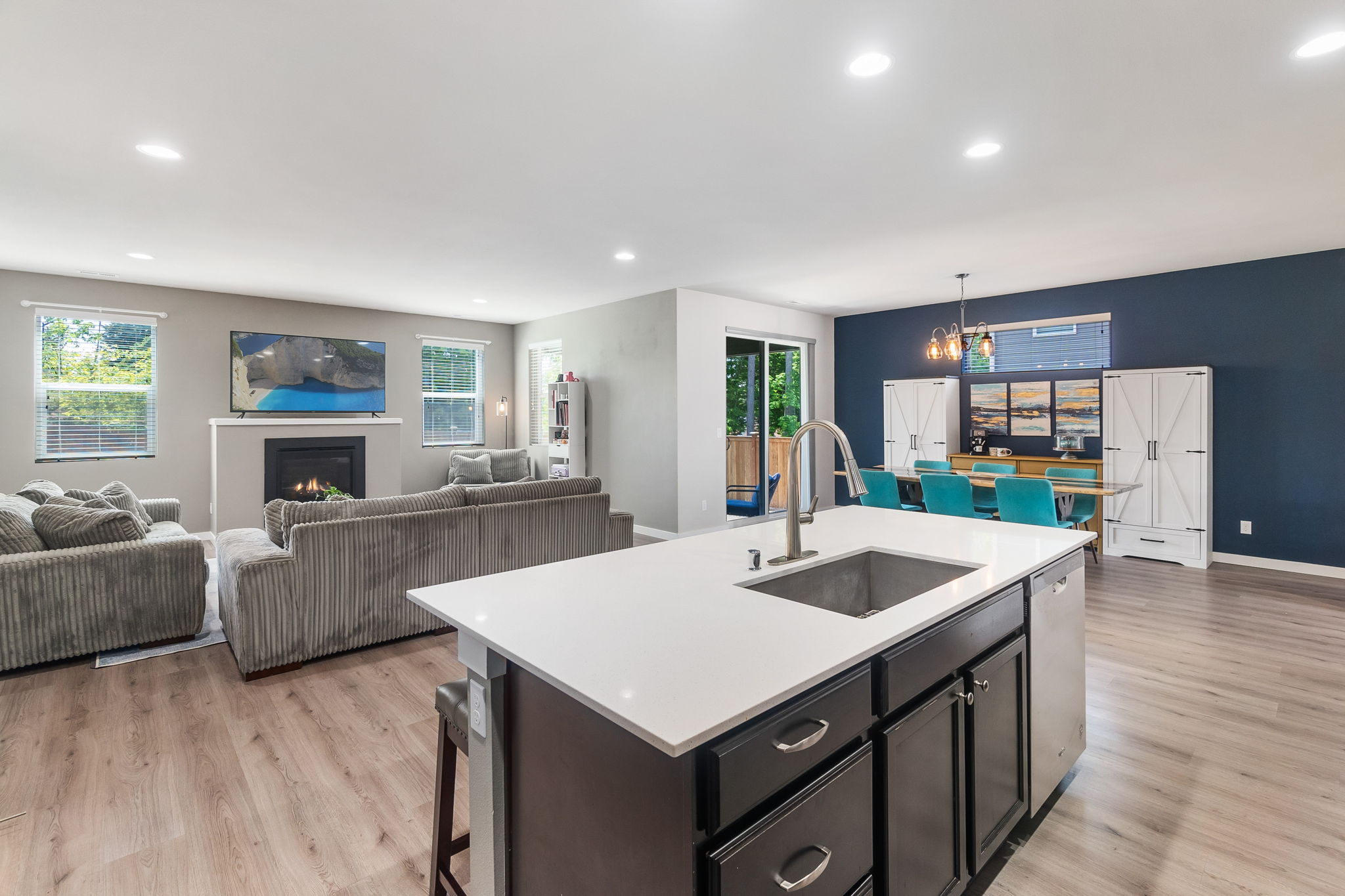 Quartz counter center island