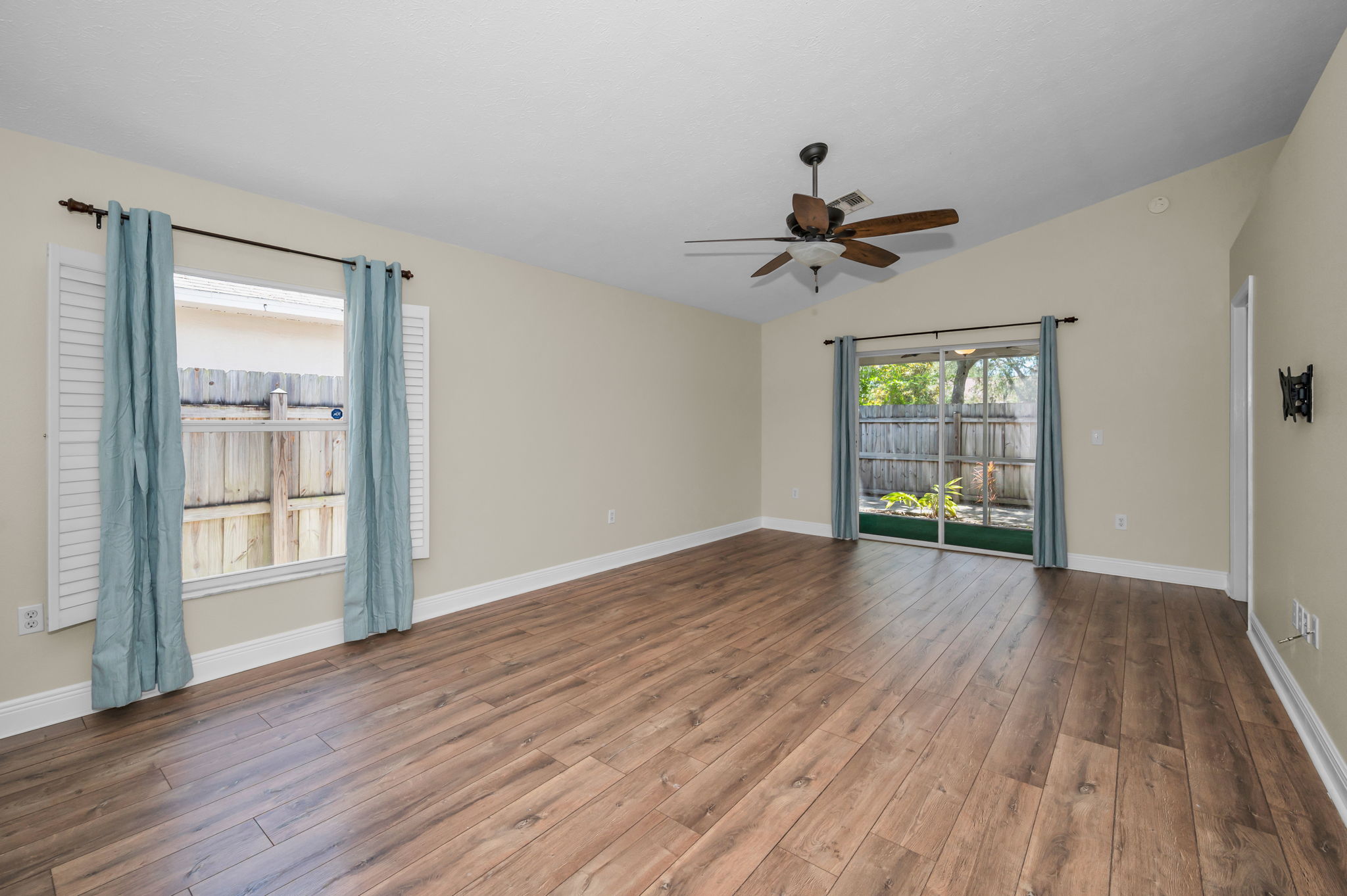 Dining Room3