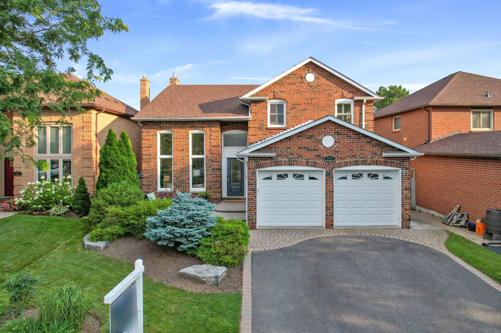 775 Pebble Ct Pickering, ON L1V 3R3