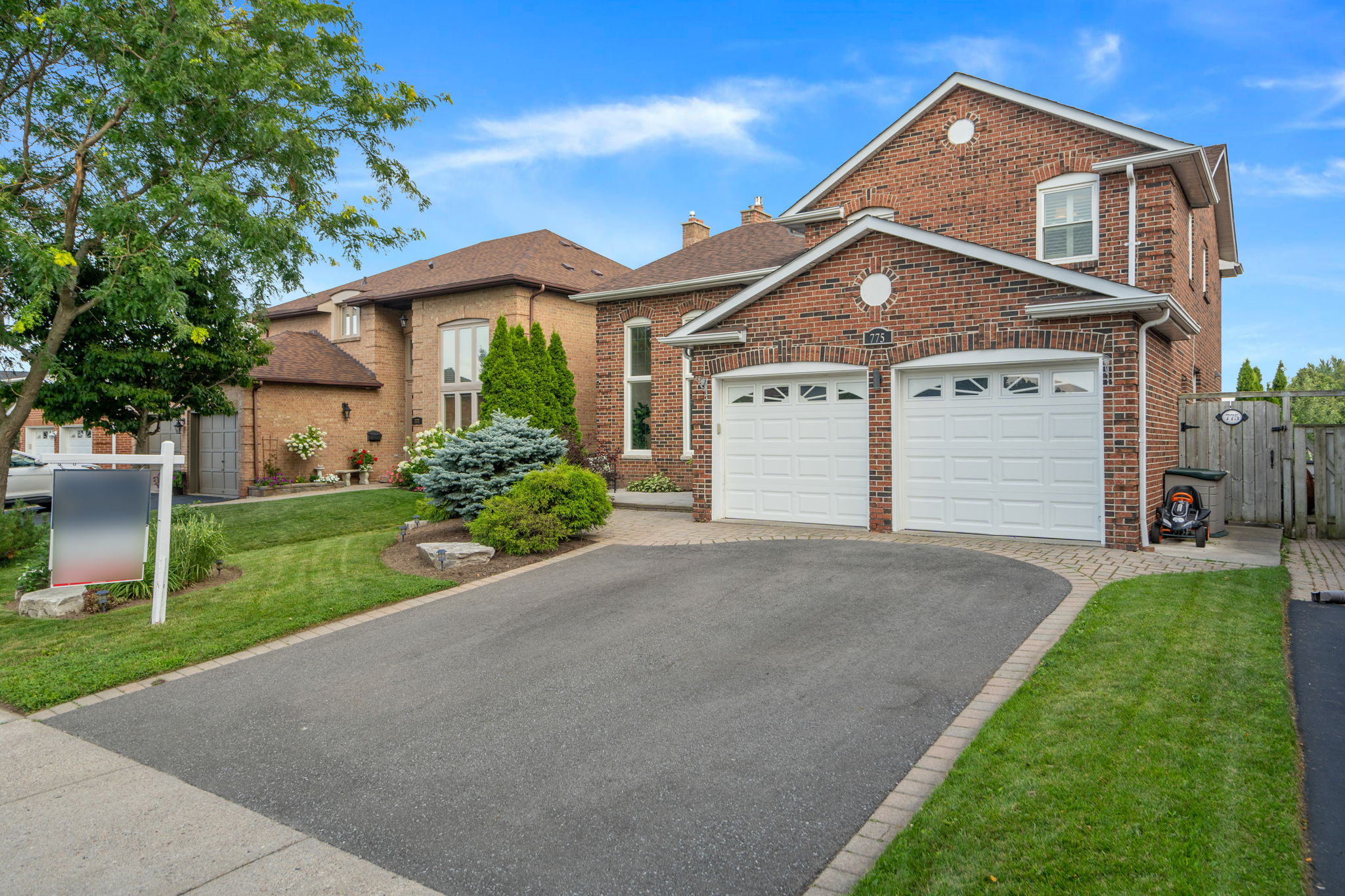 775 Pebble Ct Pickering, ON L1V 3R3