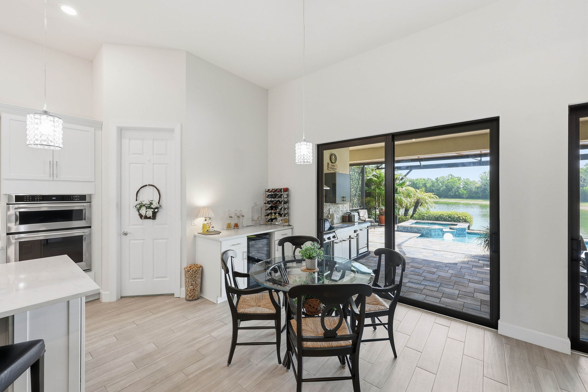 Kitchen/Eating Area
