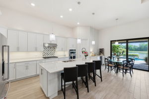 Kitchen/Breakfast Bar