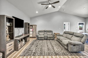  Photo 44