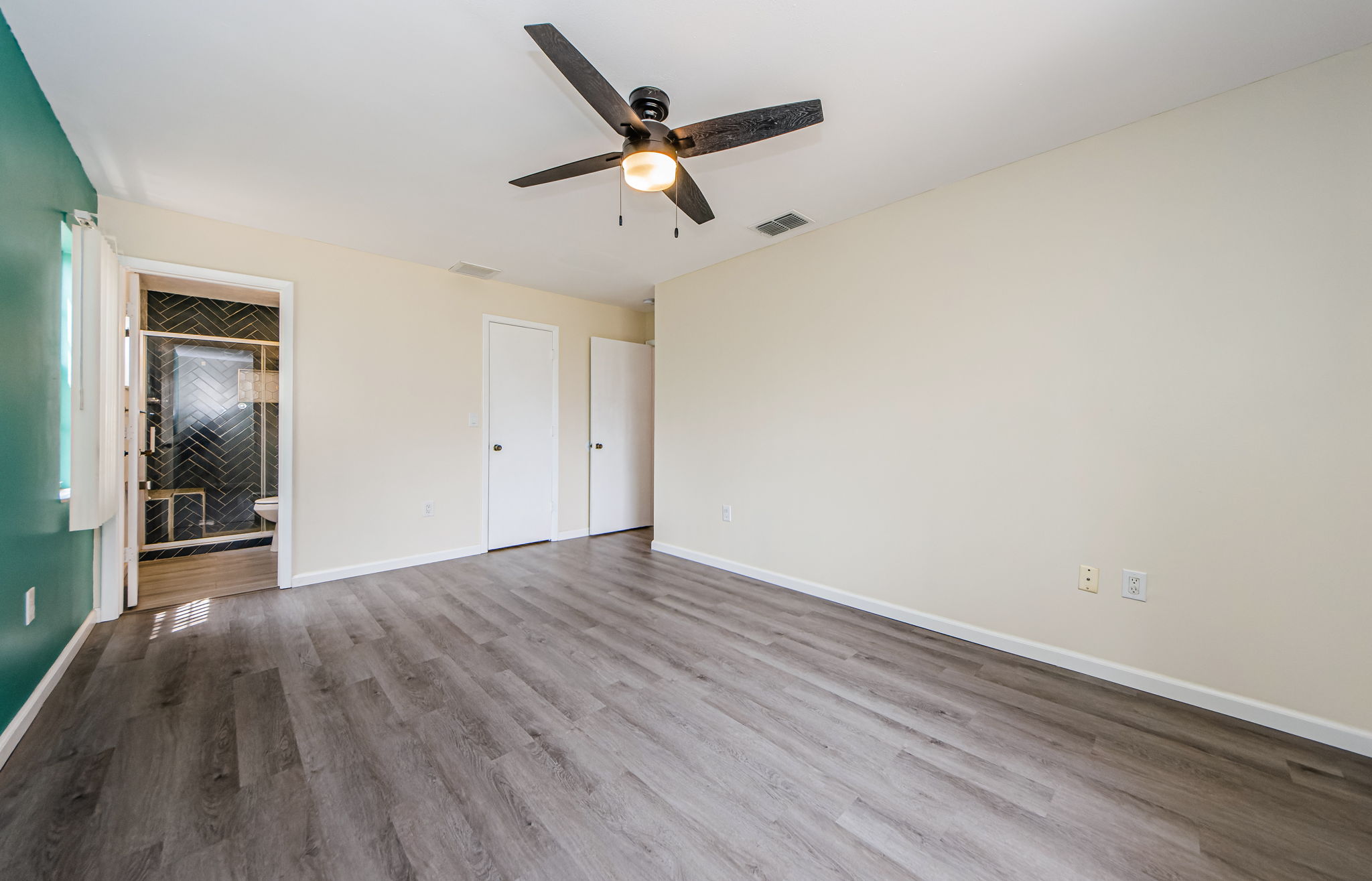 Master Bedroom 1c