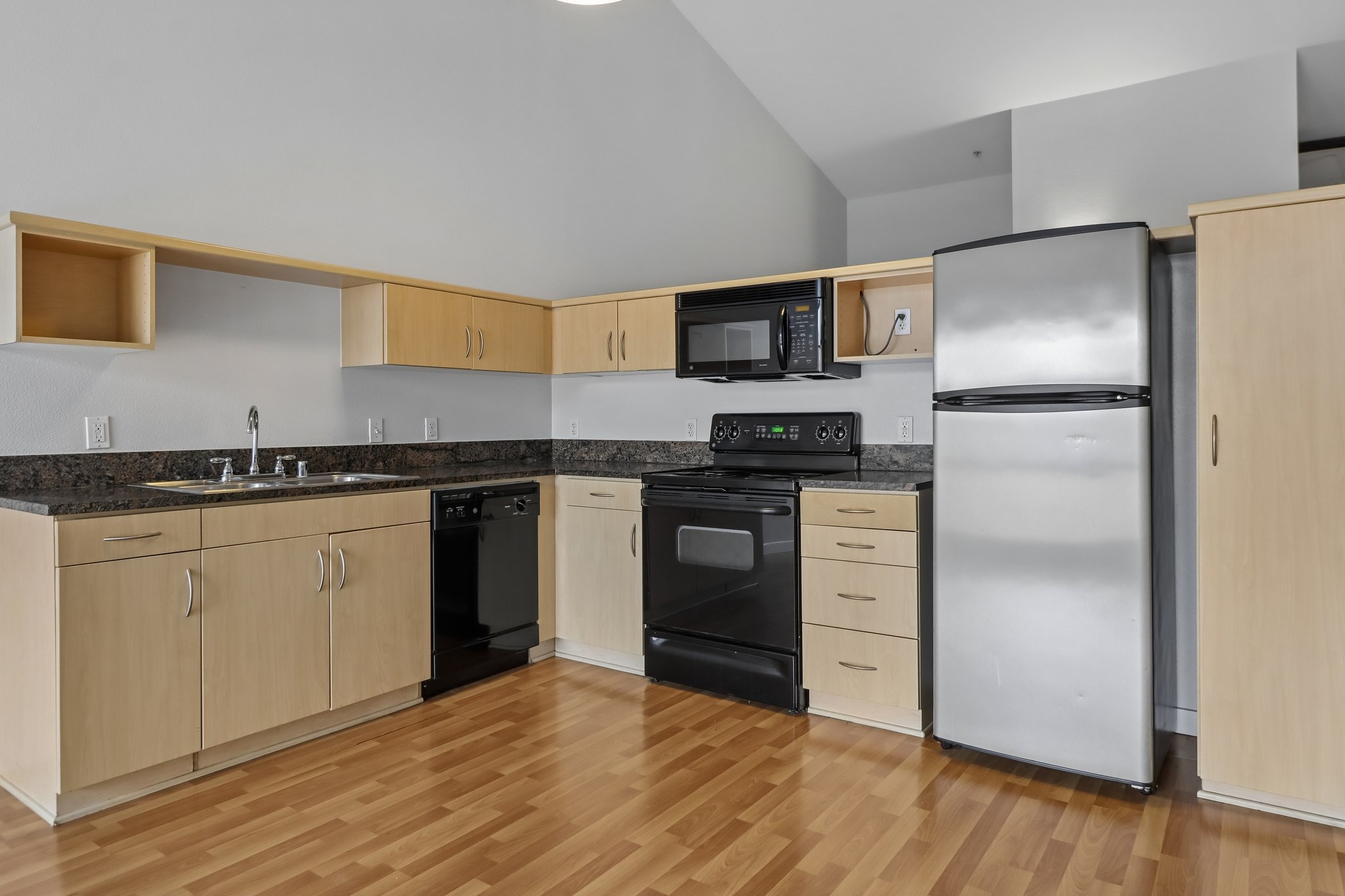 6th Ave 415-S2505-015.jpg