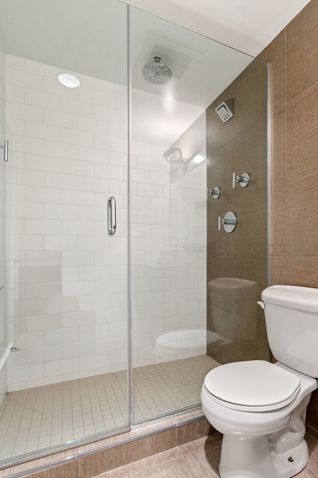 777 7th St NW, Washington, DC 20001, USA Photo 16