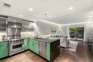 777 7th St NW, Washington, DC 20001, USA Photo 4