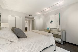 777 7th St NW, Washington, DC 20001, USA Photo 12