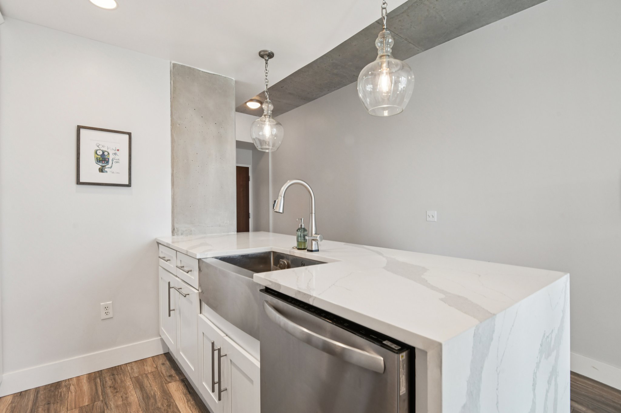 N Ashley Dr 1612-S0402-017.jpg