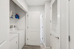 N Ashley Dr 1612-S0402-027.jpg