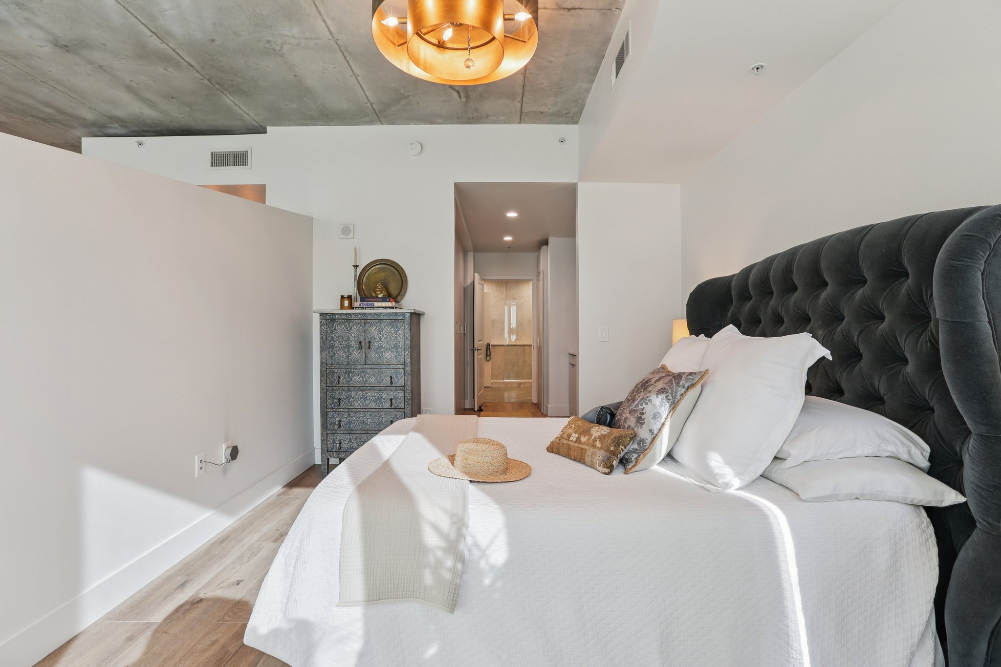 N Ashley Dr-S1311-026.jpg