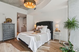 N Ashley Dr-S1311-025.jpg