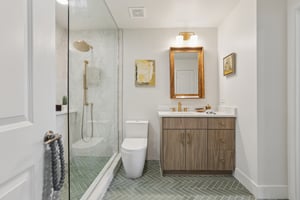 N Ashley Dr-S1311-035.jpg
