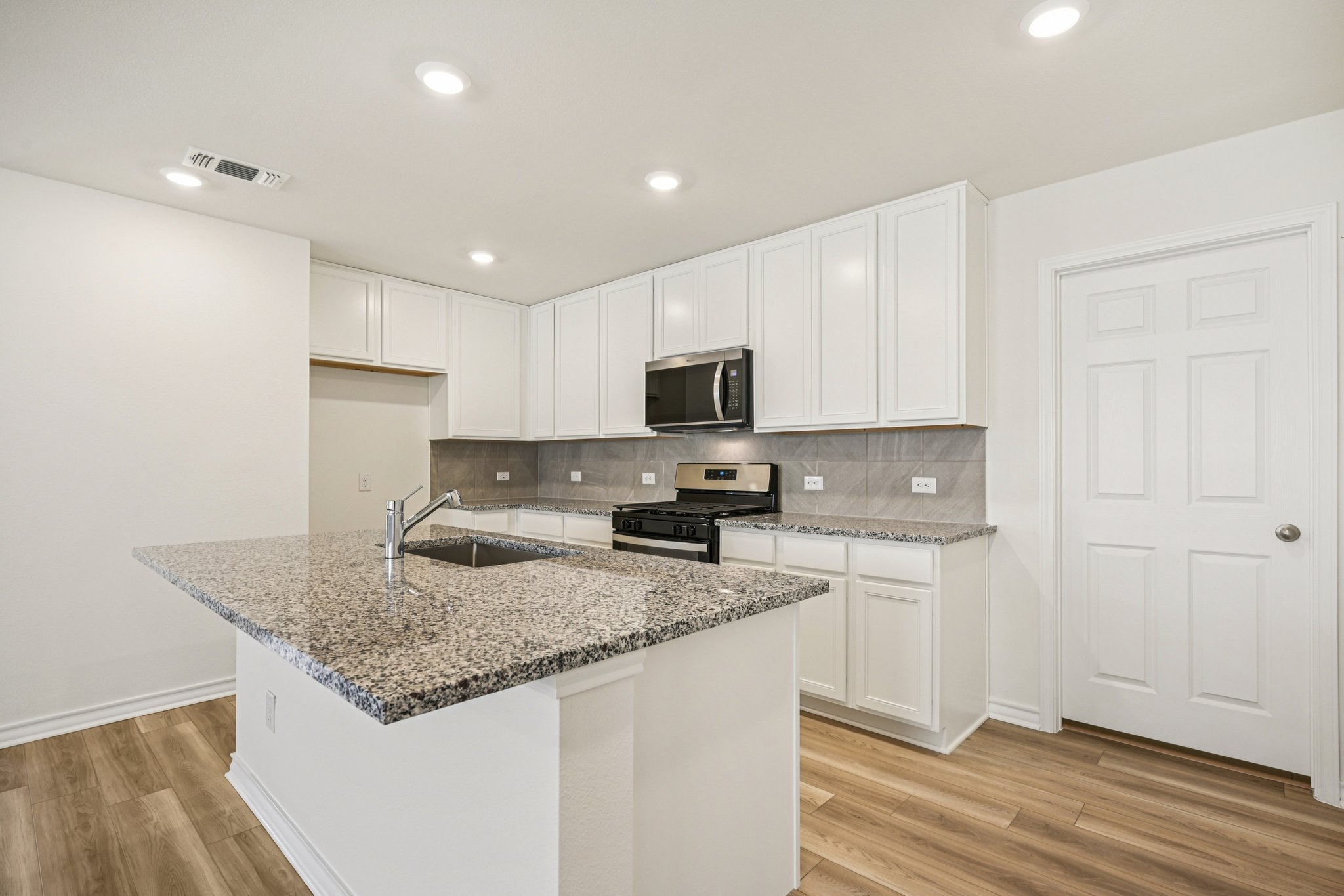 Saxony Dr-S1802-011.jpg