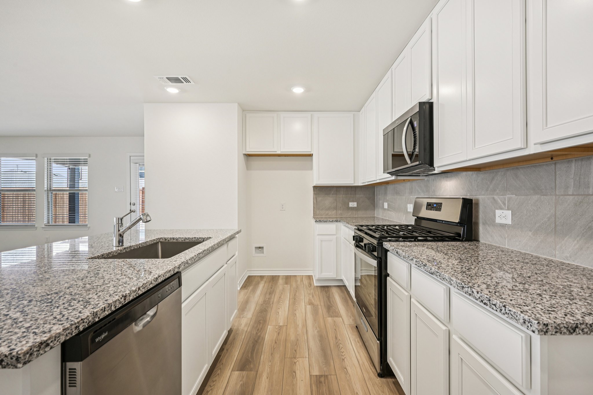 Saxony Dr-S1802-012.jpg