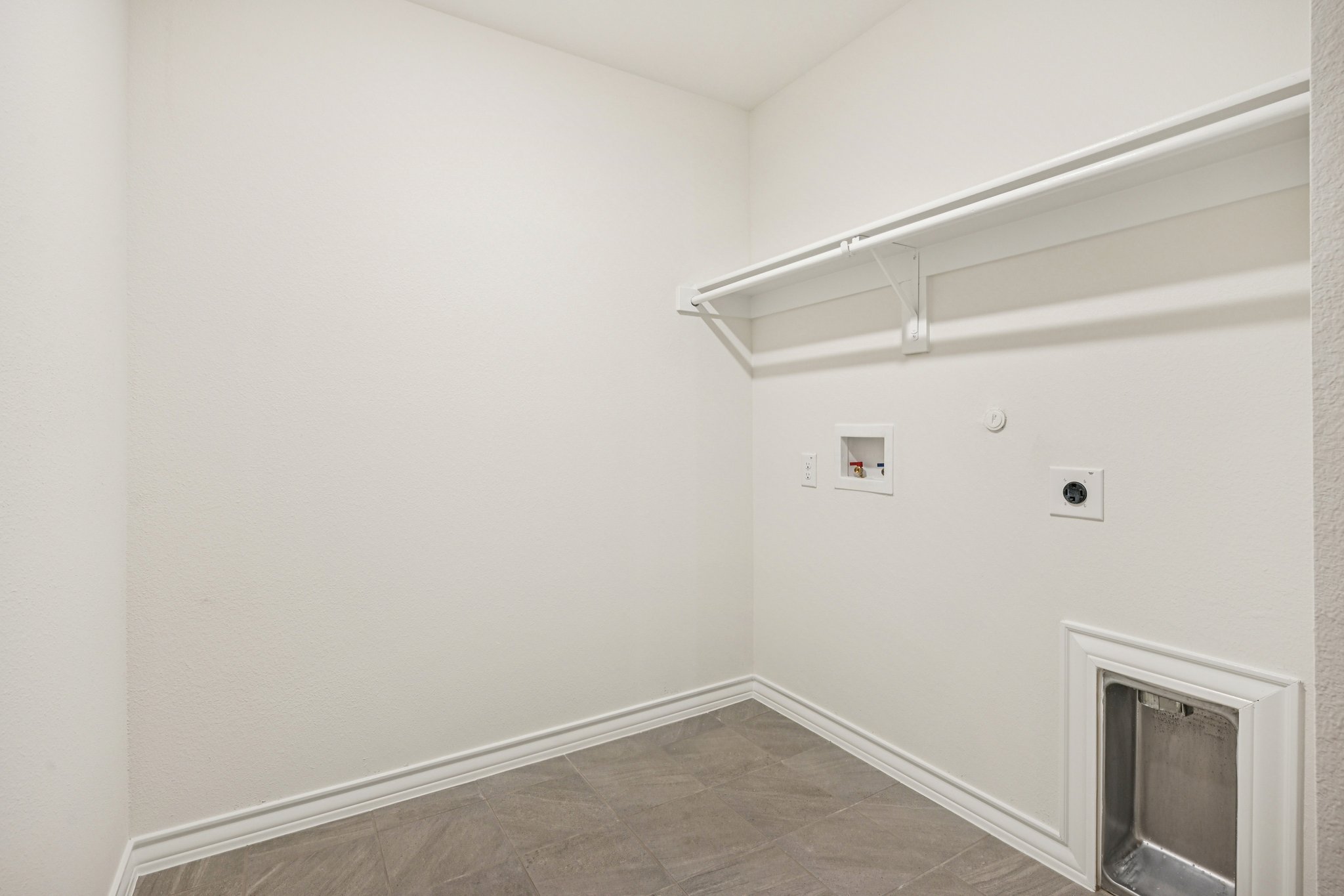 Saxony Dr-S1802-019.jpg