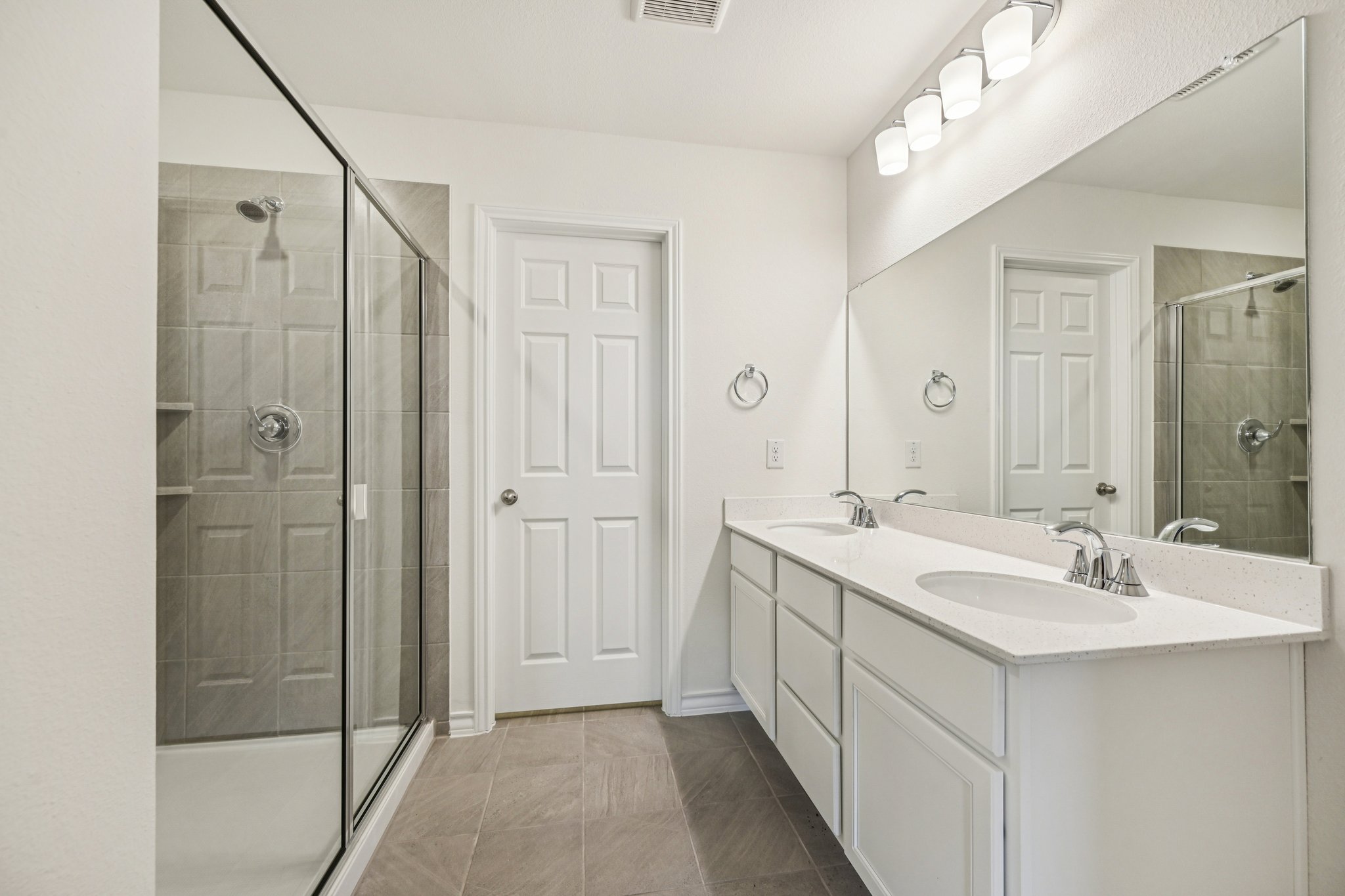 Saxony Dr-S1802-023.jpg