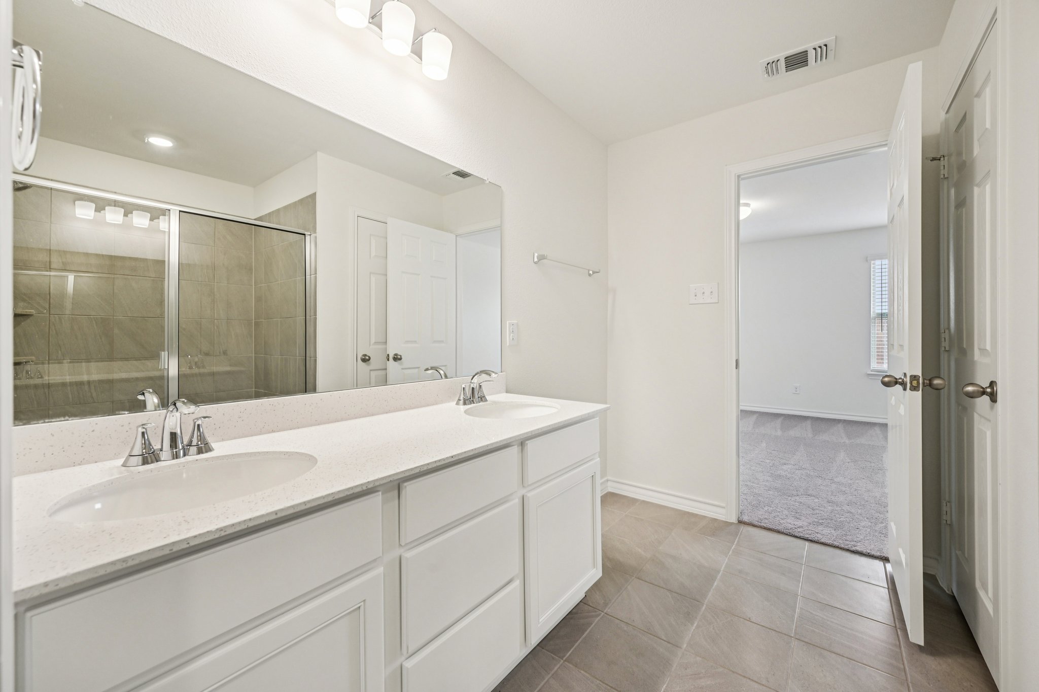 Saxony Dr-S1802-025.jpg