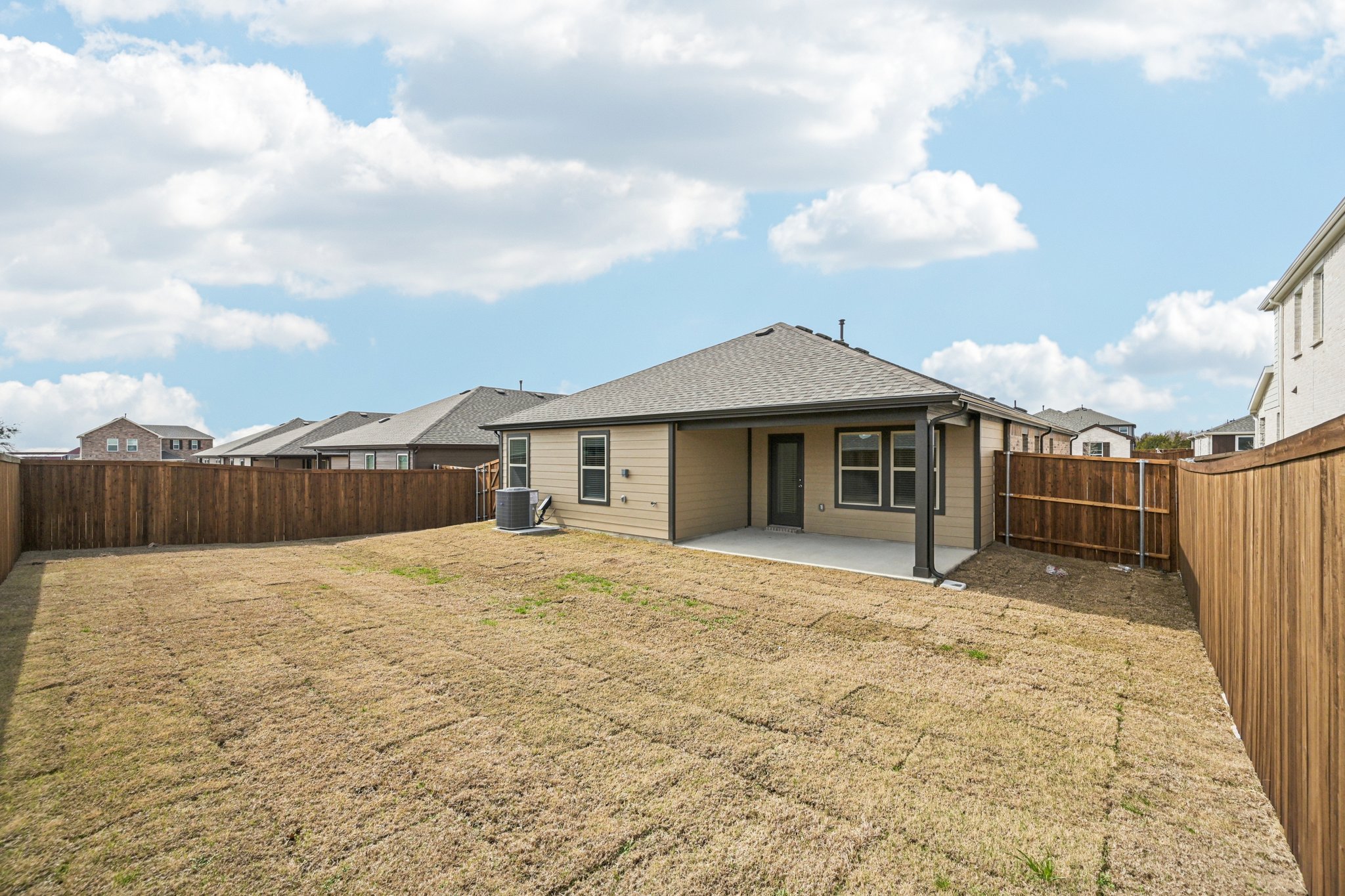 Saxony Dr-S1802-027.jpg