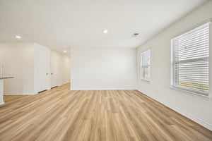 Saxony Dr-S1802-008.jpg