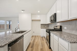 Saxony Dr-S1802-012.jpg