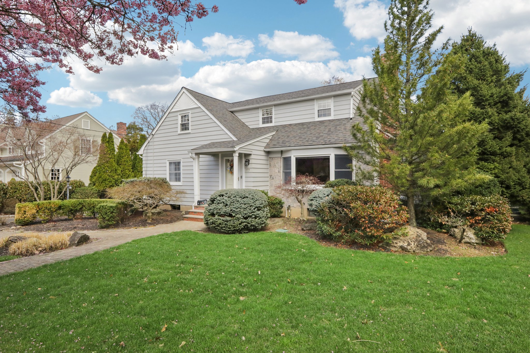 W Saddle River Rd-S0904-003.jpg