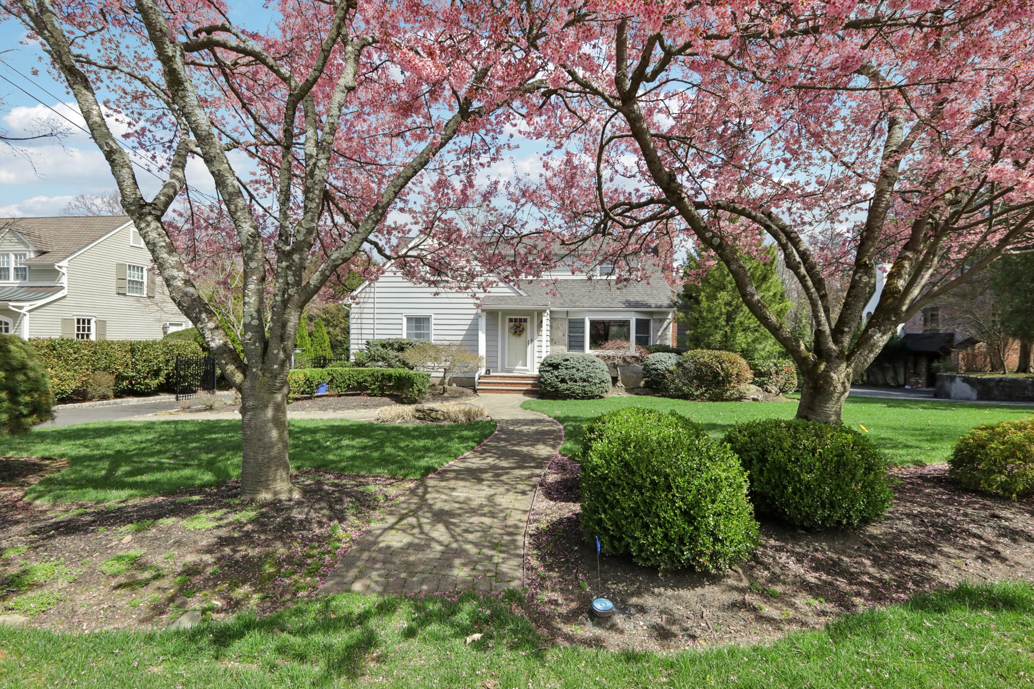 W Saddle River Rd-S0904-005.jpg