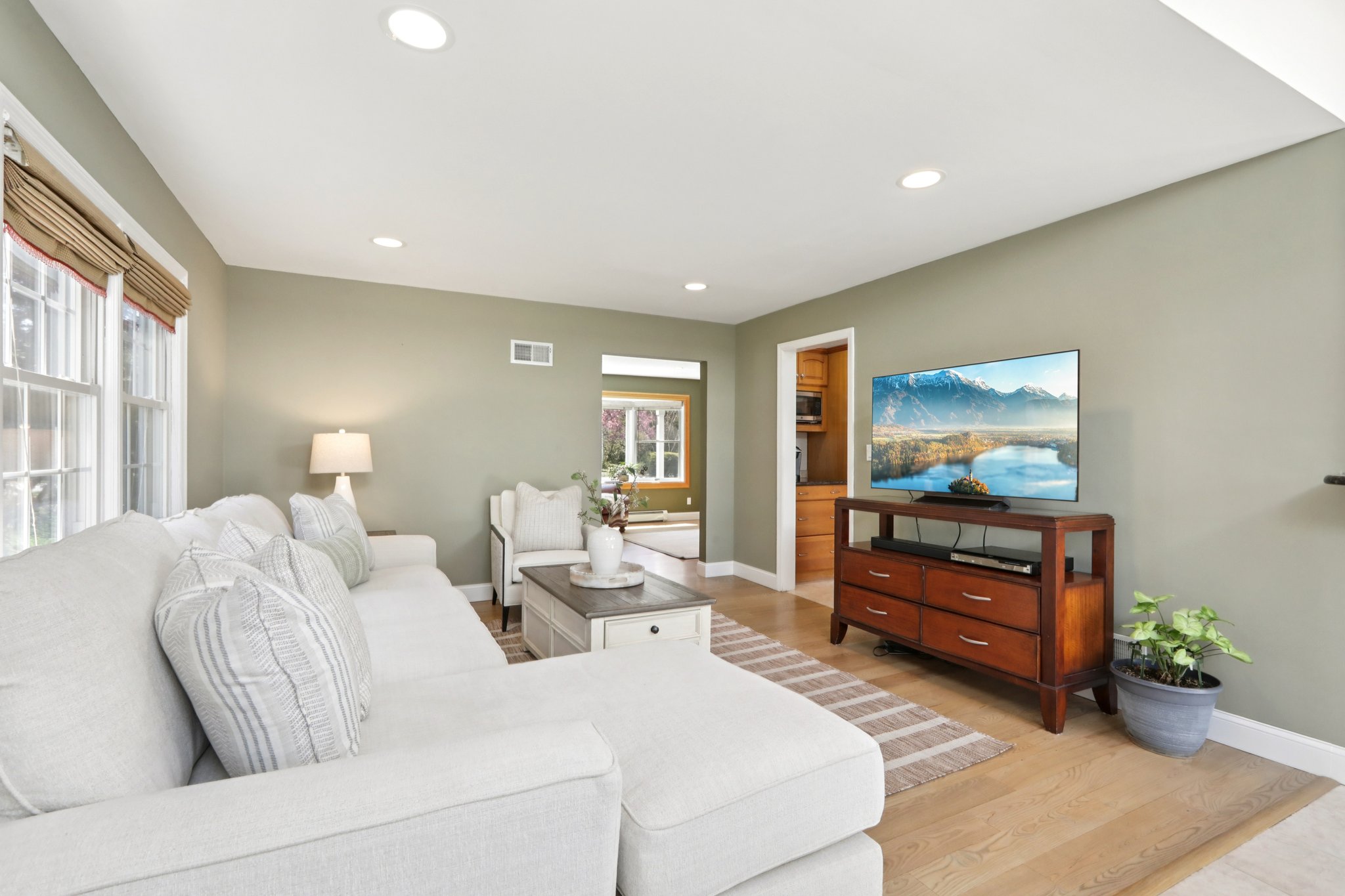 W Saddle River Rd-S0904-018.jpg